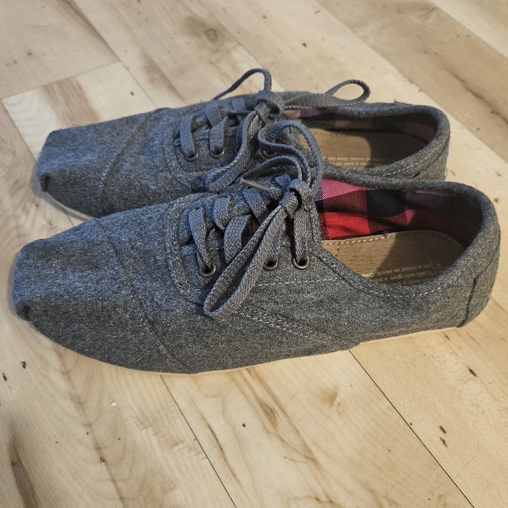 TOMS Lace-Up Sneakers Men's Size 8.5 Gray Canvas
